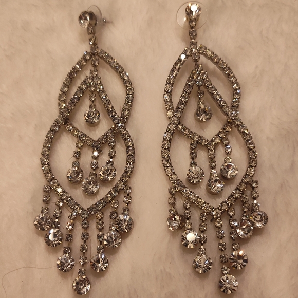 NEW! Vintage Cache Dangling Earrings - Picture 5 of 8